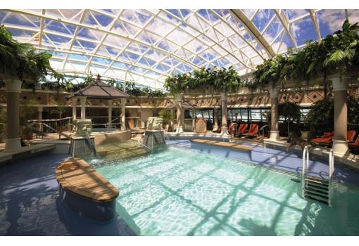 La piscina cubierta sólo para adultos